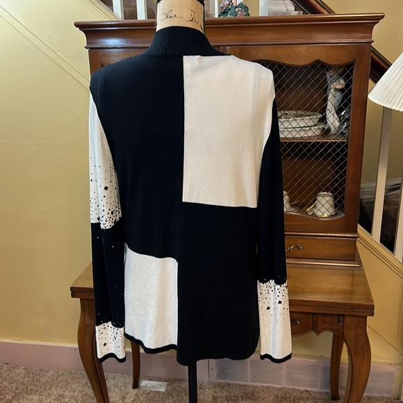 Drapers & Damons Petites NWOT Black and White Color Block Beaded Sweater Set. - Picture 5 of 16